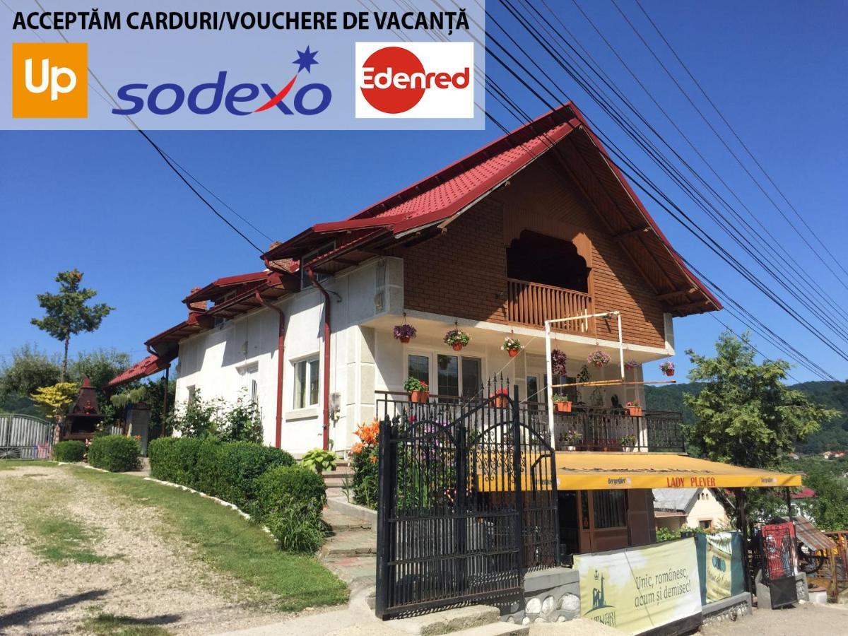 Vila Nadia Hotel Oesti-Paminteni Екстериор снимка