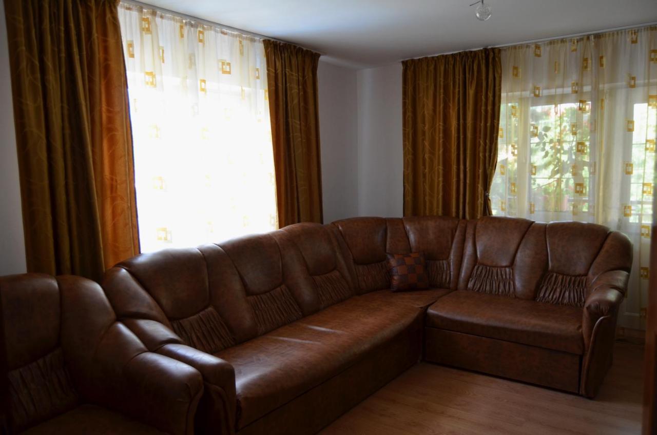 Vila Nadia Hotel Oesti-Paminteni Екстериор снимка