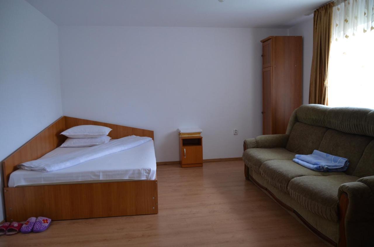 Vila Nadia Hotel Oesti-Paminteni Екстериор снимка