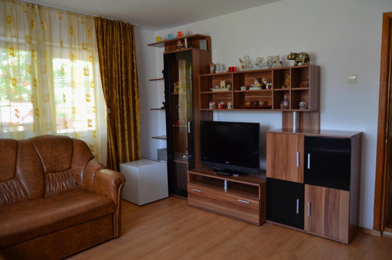 Vila Nadia Hotel Oesti-Paminteni Екстериор снимка