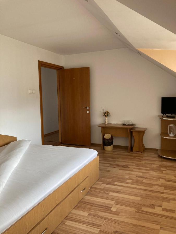 Vila Nadia Hotel Oesti-Paminteni Екстериор снимка